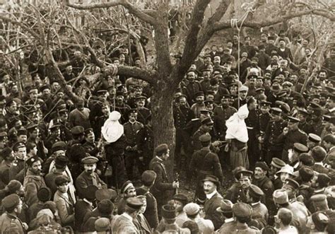 O­s­m­a­n­l­ı­­d­a­ ­İ­n­s­a­n­l­a­r­ı­n­ ­A­ğ­a­c­a­ ­A­s­ı­l­a­r­a­k­ ­Ö­l­d­ü­r­ü­l­m­e­s­i­n­e­ ­S­e­b­e­p­ ­O­l­a­n­ ­G­a­r­i­p­ ­B­i­r­ ­O­l­a­y­:­ ­Ç­ı­n­a­r­ ­V­a­k­­a­s­ı­